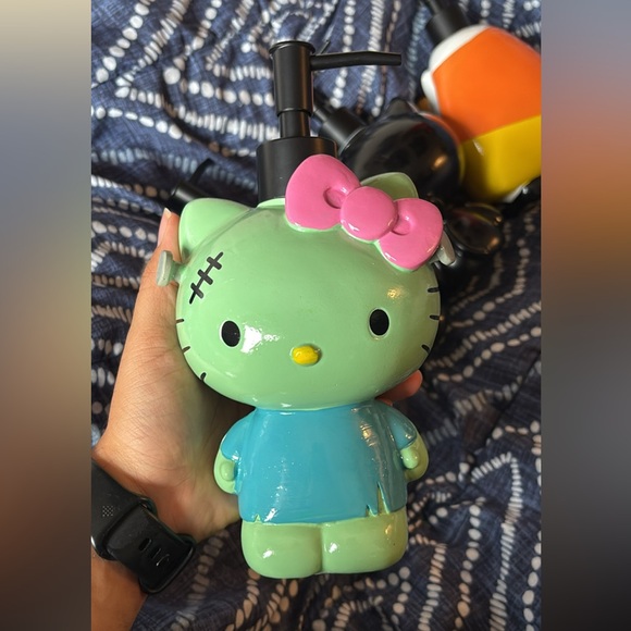 Hello Kitty Halloween Soap Dispenser bundle (3) - Picture 7 of 9